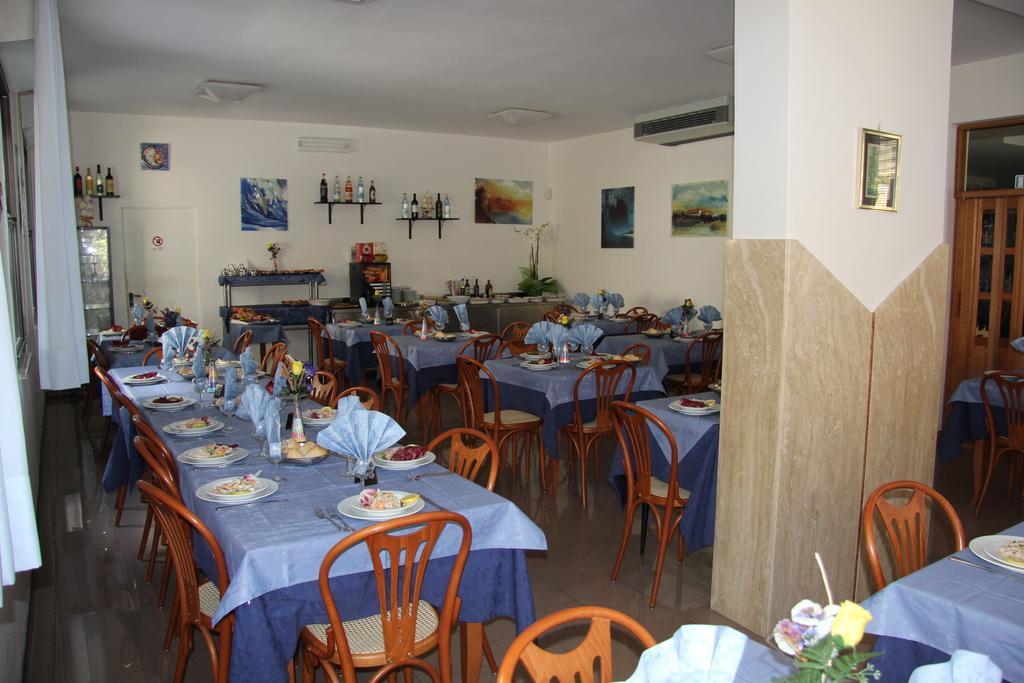 Hotel Vela Azzurra Rimini Extérieur photo